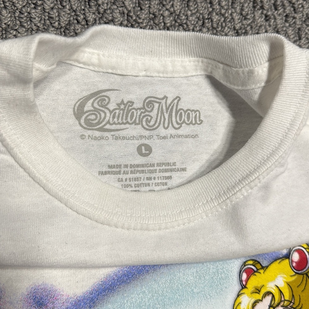 NWOT Sailor Moon T-Shirt - Picture 3 of 4